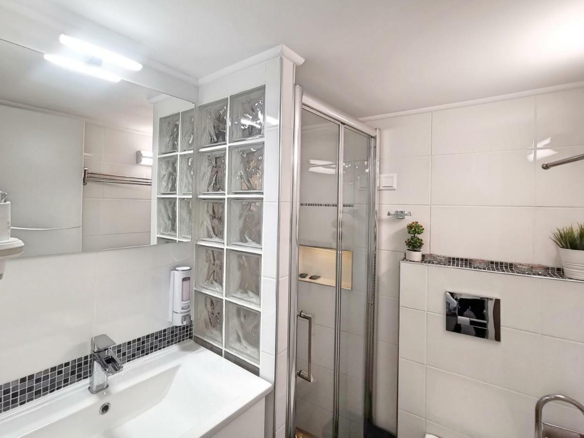 Pure Bliss Luxury Beachfront Apartment With Panoramic Sea Views, Electric Bbq, Gym Equipment And More Agía Triás Luaran gambar