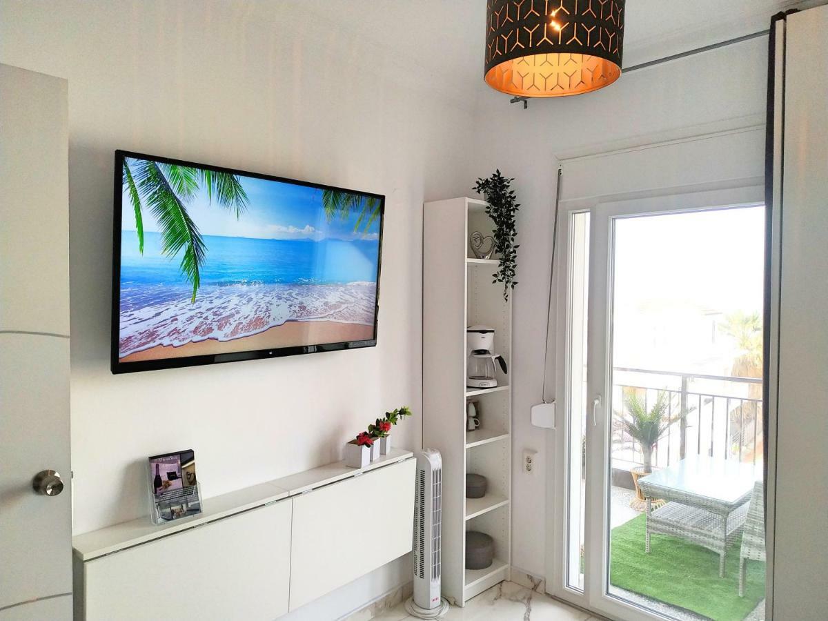 Pure Bliss Luxury Beachfront Apartment With Panoramic Sea Views, Electric Bbq, Gym Equipment And More Agía Triás Luaran gambar