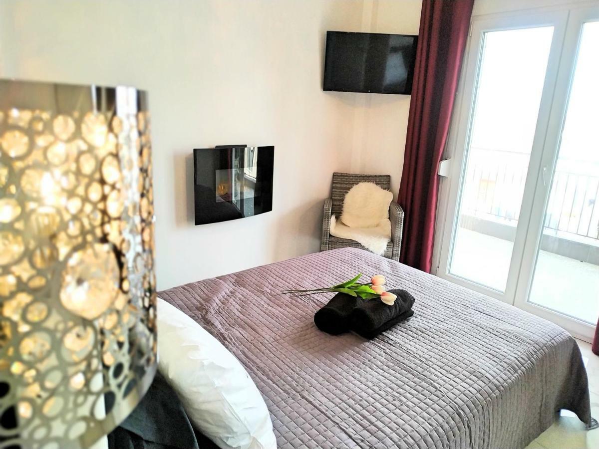 Pure Bliss Luxury Beachfront Apartment With Panoramic Sea Views, Electric Bbq, Gym Equipment And More Agía Triás Luaran gambar